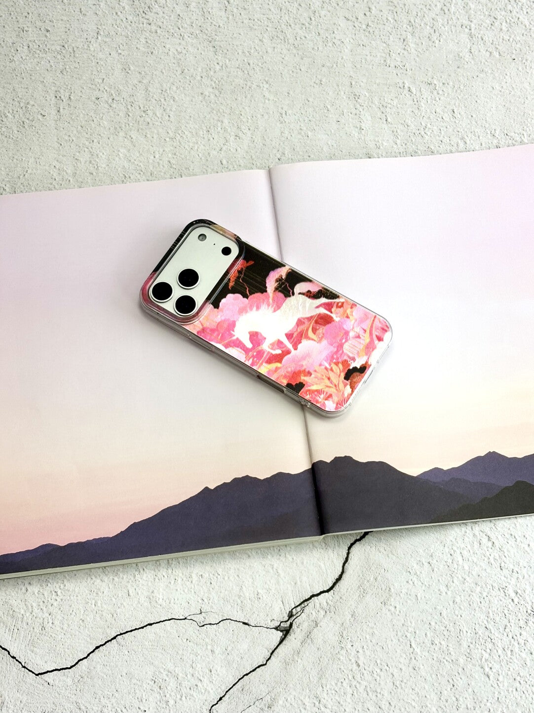 Artistic Metallic Luster White Horse Phone Case IMD-SSL