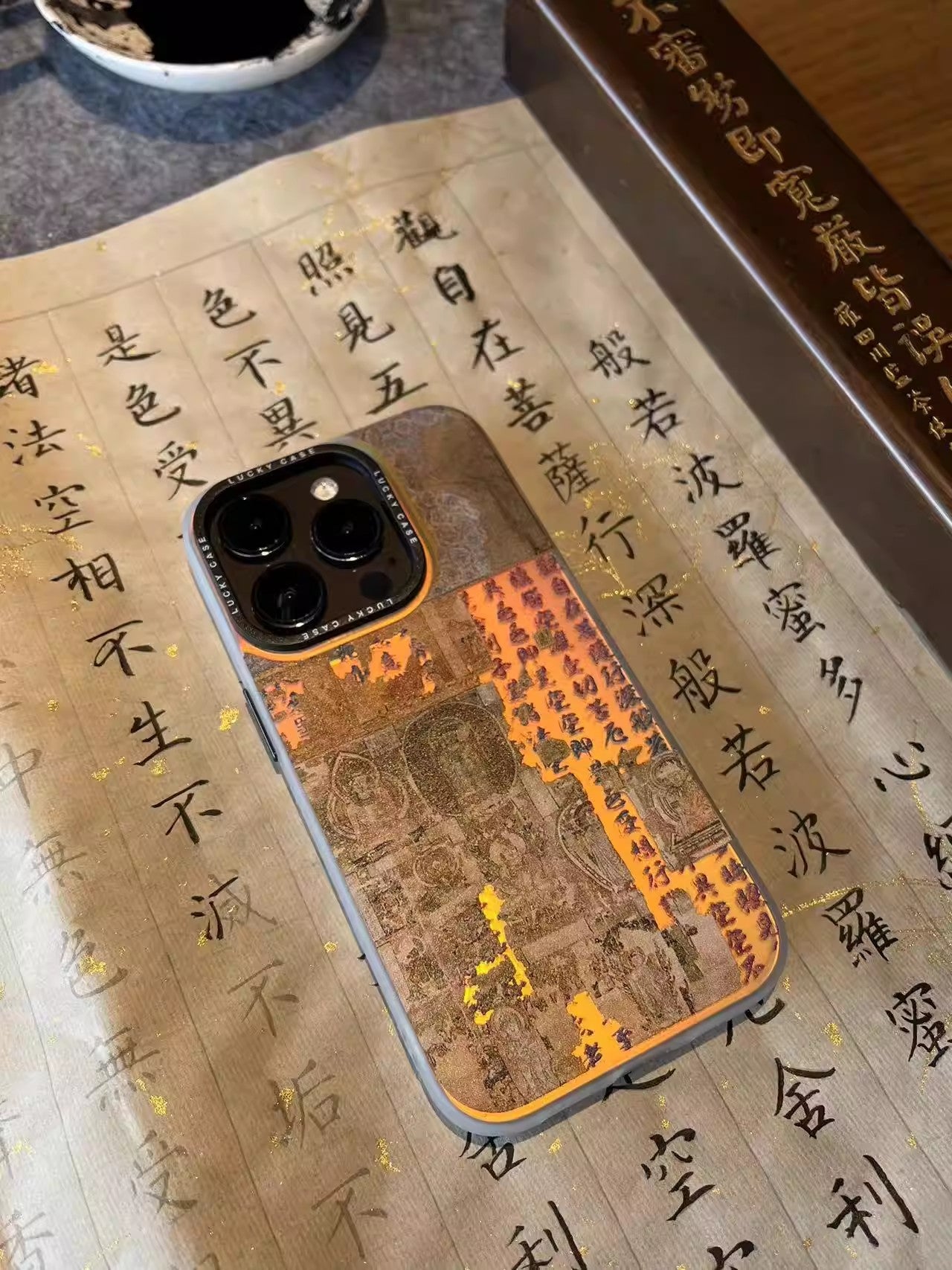 Chinoiserie Dunhuang Heart Sutra Calligraphy Laser Metallic Silicone Phone Case-YX